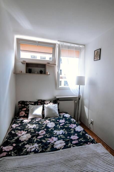 Przytulne Mieszkanie W Centrum Varsóvia Exterior foto